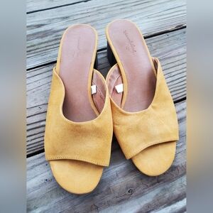 Universal Thread Yellow Suede Heels